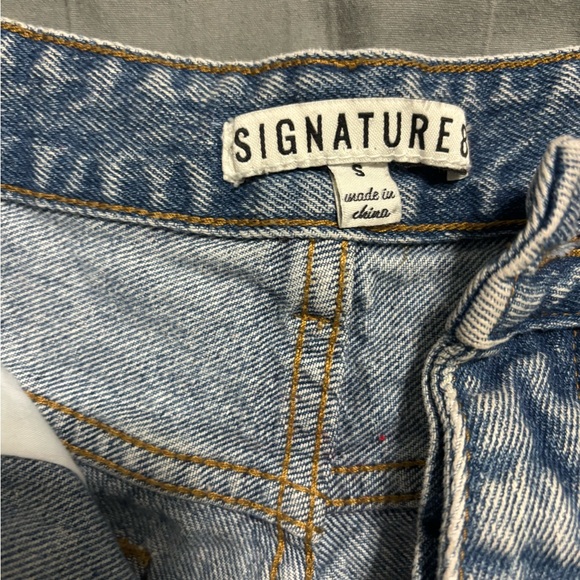 distressed jean shorts - Picture 3 of 3